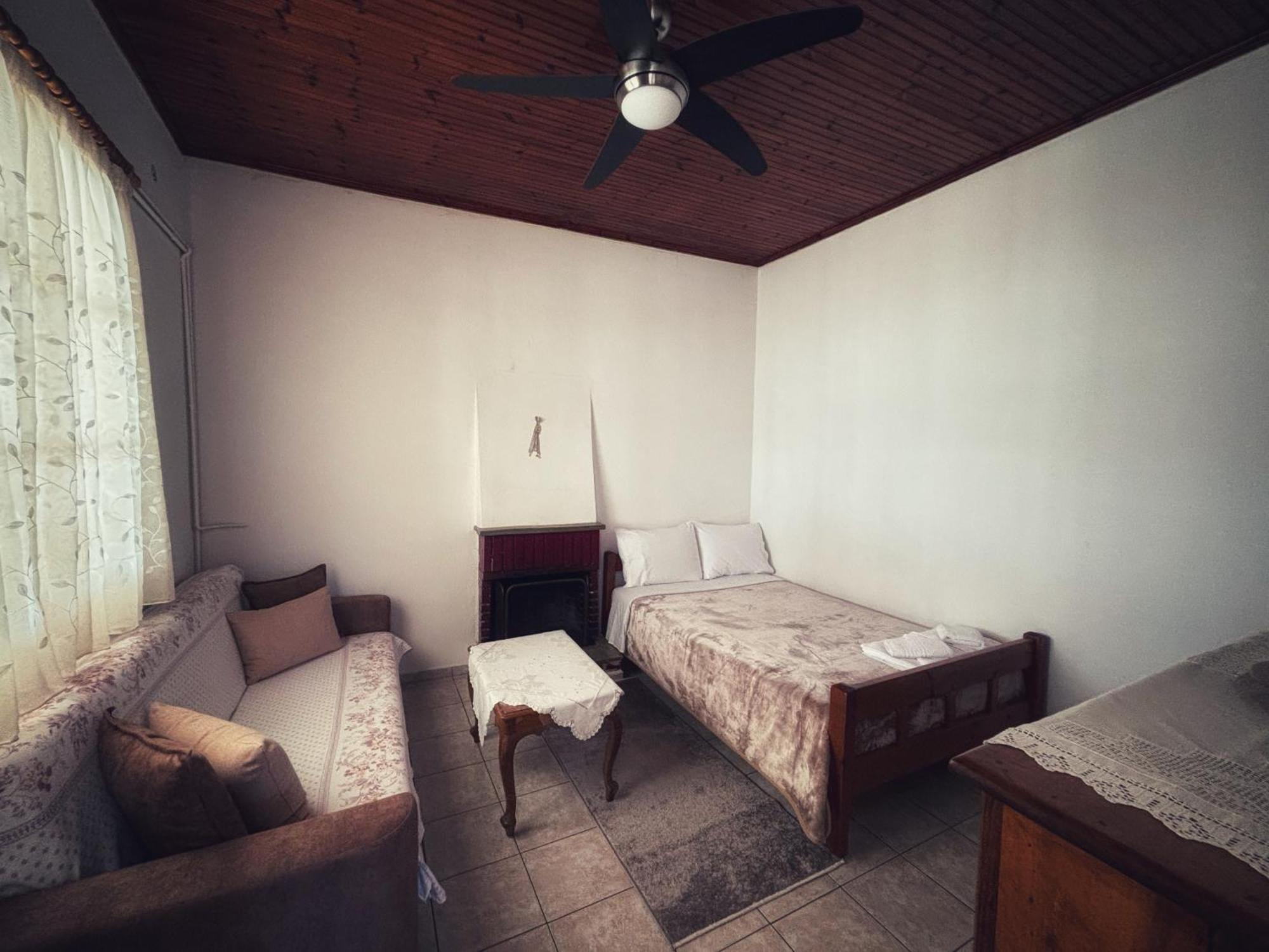 Georgaras Accommodation Platanoussa 外观 照片