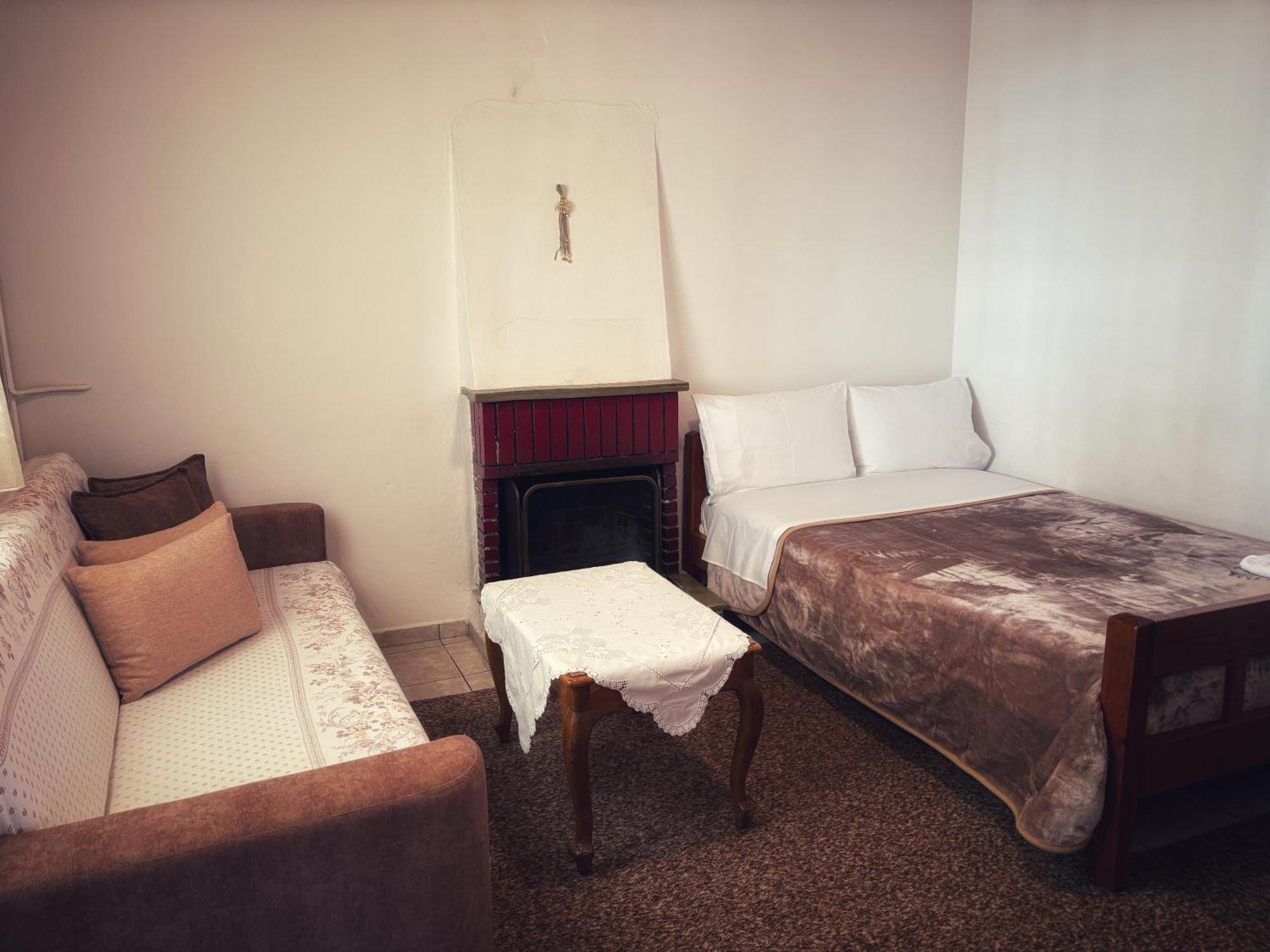 Georgaras Accommodation Platanoussa 外观 照片